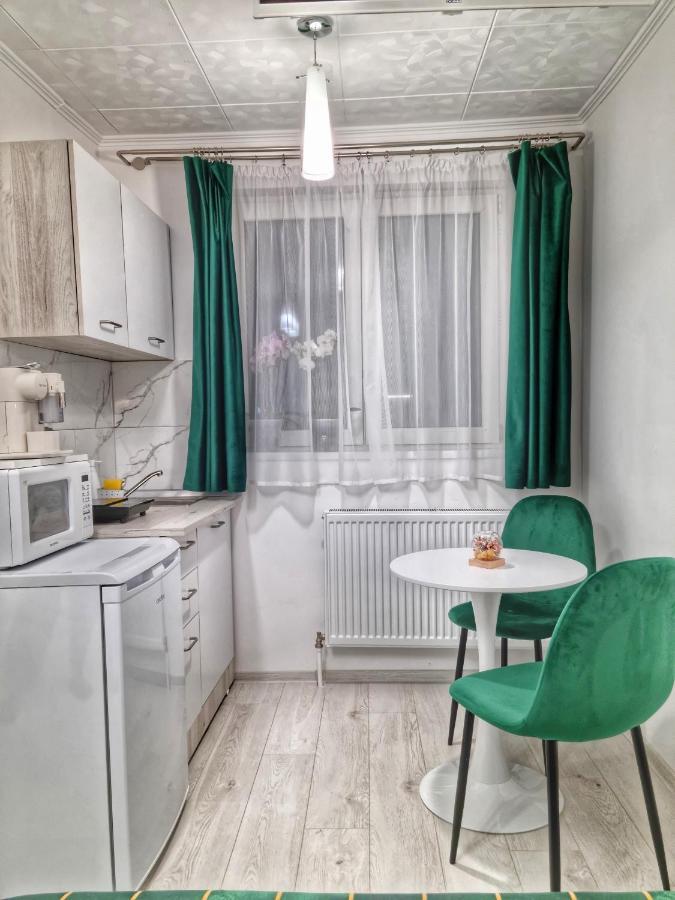 Apartament 15. Little Studio Bucureşti