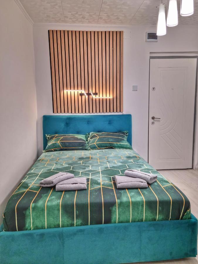 Apartament 15. Little Studio Bucureşti
