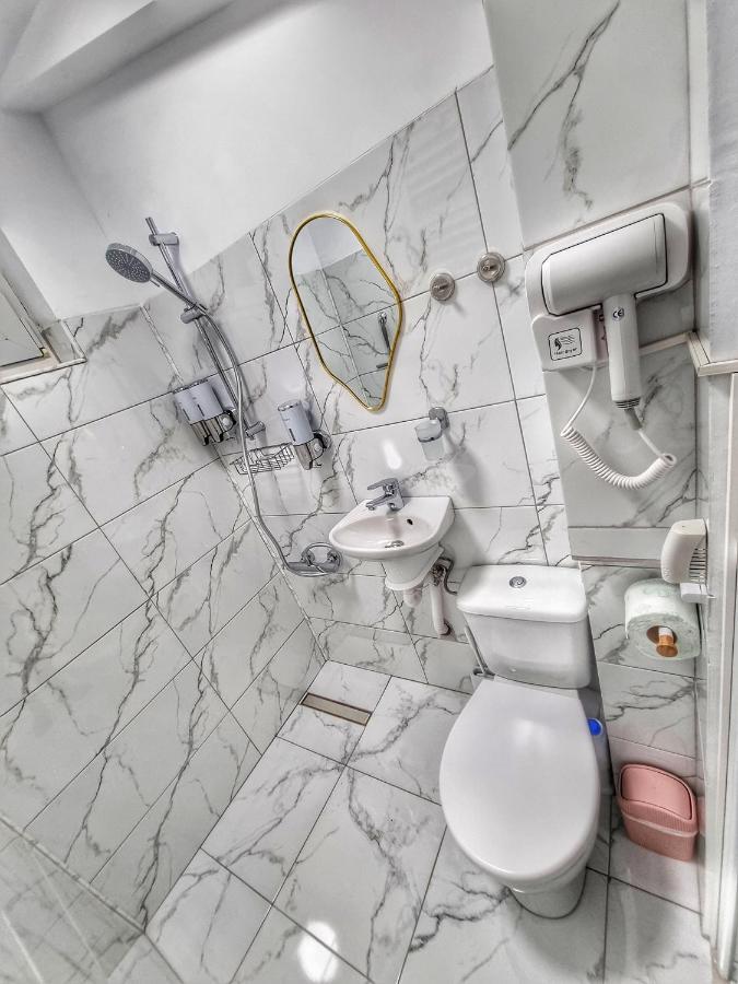 15. Little Studio * Bucureşti